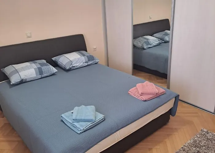 One Bedroom In - Center Apartment *